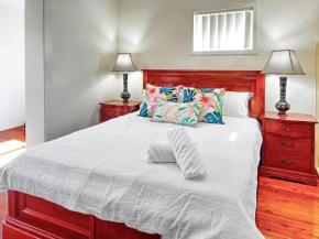 Family retreat house 3 bdrm with parking Netflix close to train, Sydney